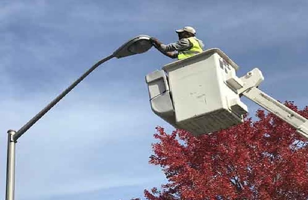 Retrofitting parking lot sodium bulbs to LED fixtures